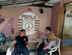 Sambang Petugas Keamanan RT 01/02, Bhabinkamtibmas Petamburan Sampaikan Himbauan Kamtibmas