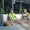 Bhabinkamtibmas Kebon Kosong Lakukan Patroli Malam Pantau Siskamling RW 02