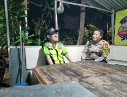 Bhabinkamtibmas Kebon Kosong Lakukan Patroli Malam Pantau Siskamling RW 02