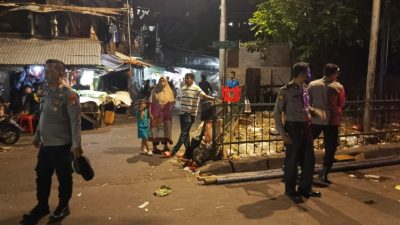 Petugas Patko dan Intelkam Polsek Metro Gambir Respons Cepat Keributan Warga di Kawasan Kebon Kelapa