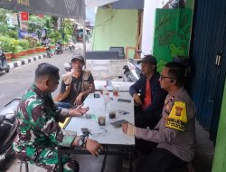 DOOR TO DOOR, POLISI GANDENG KARANG TARUNA CEGAH GANGGUAN KAMTIBMAS DI KAMPUNG RAWA