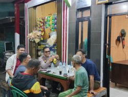 Aipda Ikhwan Bhabinkamtibmas Kampung Rawa Kunjungi Pos Satkamling RW02, Tingkatkan Kewaspadaan Warga