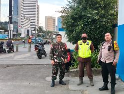 Sinergi TNI–Polri Jaga Kamtibmas, Bhabinkamtibmas dan Babinsa Patroli Dialogis di Jalan MH Thamrin