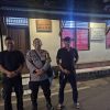 Jaga Kamtibmas Tetap Kondusif, Bhabinkamtibmas Pegangsaan Sambangi Satkamling Taman Amir Hamzah