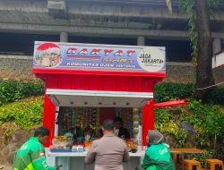 Aiptu Herru Wicahyono Jalin Kedekatan Dengan Komunitas Ojol, Ajak Bersinergi Jaga Kamtibmas Di Rakyat Mart Menteng