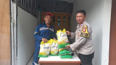Bhabinkamtibmas Kebon Kacang Sambangi Warga dan Gelar Pangan Murah di Pos RW 08
