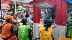 Bhabinkamtibmas Jalin Silaturahmi Hangat Dengan Komunitas Ojol, Ajak Bersama Wujudkan Keamanan Menteng Di Rakyat Mart Blora