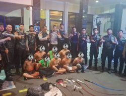 Polres Metro Jakarta Pusat Gerebek Tawuran di Kwitang: 8 Pemuda Diamankan, Celurit hingga Molotov Disita