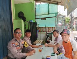 Datangi Rumah Warga, Bhabinkamtibmas Ajak Jaga Lingkungan Aman dan Kondusif
