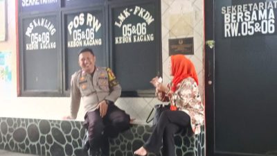 Polisi Sambangi Warga RW 06 Kebon Kacang Sebagai Cooling System Sampaikan Imbauan Kamtibmas