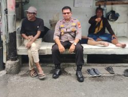 Pererat Kedekatan, Kapolsubsektor Kayu Awet Lakukan Sambang Dialogis ke Warga Johar Baru