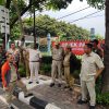 Polsek Johar Baru Siaga Kawal Penertiban dan Pemasangan Stiker Penunggak Pajak