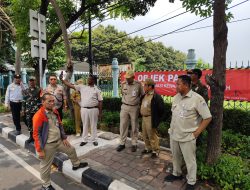 Polsek Johar Baru Siaga Kawal Penertiban dan Pemasangan Stiker Penunggak Pajak