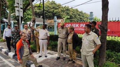 Polsek Johar Baru Siaga Kawal Penertiban dan Pemasangan Stiker Penunggak Pajak