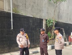 Personel Polsek Metro Gambir Laksanakan Pengamanan Aset Vital di PT PELNI