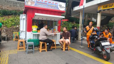Polisi Humanis, Kapolsubsektor Blora Bangun Sinergi Kamtibmas Bersama Komunitas Ojol di Menteng