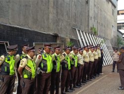 Personel Polsek Metro Gambir Laksanakan Pengamanan Aset Vital di Kantor PT PELNI