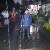 Bhabinkamtibmas Rawasari Lakukan Pemantauan Genangan Air, Pastikan Situasi Aman dan Kondusif