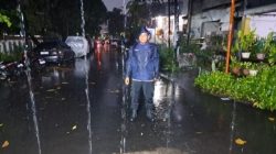 Bhabinkamtibmas Rawasari Lakukan Pemantauan Genangan Air, Pastikan Situasi Aman dan Kondusif