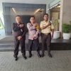 Bangun Sinergi Keamanan, Bhabinkamtibmas Pegangsaan Patroli Dialogis di Gedung PT Ambadar 2