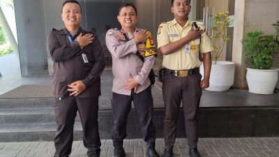 Bangun Sinergi Keamanan, Bhabinkamtibmas Pegangsaan Patroli Dialogis di Gedung PT Ambadar 2