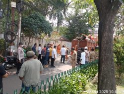 Rabu Tertib di Johar Baru, Polri dan Pemda Tertibkan PKL dan Bangunan Liar