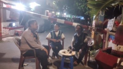 Cegah Aksi Kejahatan, Bhabinkamtibmas Gunung Sahari Selatan Himbau Warga Aktifkan Pos Kamling