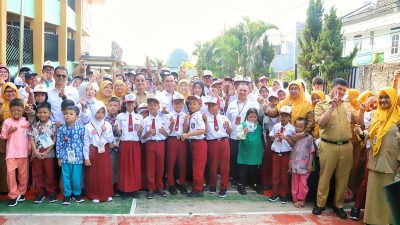 Perkuat Peran Ayah dalam Pengasuhan Keluarga, Pemprov DKI Jakarta dan Kemendukbangga RI Gelar Gerakan Ayah Mengantar Anak Sekolah (GAMAS) di SLBN 02 Jakarta Selatan