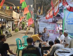 Bhabinkamtibmas  Kunjungi Poskamling RW 04 Kelurahan Karet Tengsin Malam Hari Dan Berikan Imbauan Kamtibmas