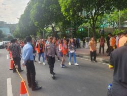 Kapolsubsektor Thamrin dan Anggota Monitoring Kegiatan Latihan Evakuasi Kebakaran Di Gedung BCA