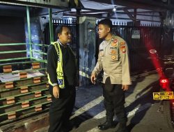 Patroli Dialogis Anggota Patroli Sambang Pos Kamling Imbau Petugas Satkamling RW 05 Kelurahan Tanah Tinggi