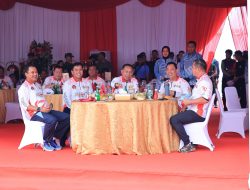 HUT ke-79 TNI, Panglima dan Kapolri Hibur Warga dengan Nyanyi Bareng