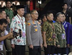 Sambut Pilkada Damai dan Riang Gembira, Kapolda Bengkulu Ajak Kedua Paslon Gub dan Wagub Nyanyi Bareng di Malam Pengundian Nomor Urut