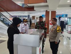 Patroli Dialogis Aipda Marzuki Berikan Himbauan Kepada Security Pasar Blok 1 Dan 2 Senen