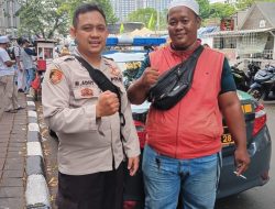 Patroli 1041 Membantu Warga Pelayanan Ke Tempat Pemakaman