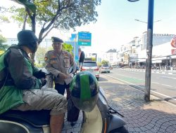 Patroli Antisipasi Rawan Gangguan Kamtibmas Menjelang Pilkada DKI Jakarta di Sekitar Halte Taman Kota Menteng