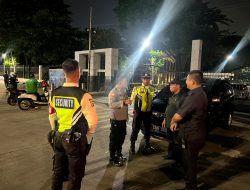 Bhabinkamtibmas Gelora Laksanakan Problem Solving Petugas Keamanan Dengan Pengendara