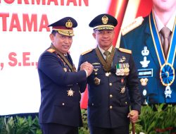 Pemberian Tanda Kehormatan Bintang Bhayangkara Utama (BBU) Wujud Komitmen Kokohnya Sinergisitas TNI-Polri Selama Ini
