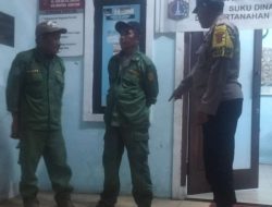 Berikan Pelayanan Keamanan Wilayah Malam Hari Bhabinkamtibmas Johar Baru Sambangi  Petugas Kamling RW 06