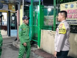 Bhabinkamtibmas Kelurahan Kebon Kosong Melaksanakan Kegiatan Patroli dan Sambang Dialogis