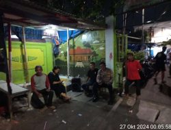 Patroli Dialogis Tengah Malam, Kapolsubsektor Kayu Awet, Ajak Warga Jaga Wilayah Aman dari Tawuran Ciptakan Pilkada Aman dan Damai