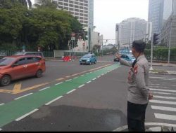 Pengaturan Lalu Lintas Sore Hari Antisipasi Padat Lalin Di Tl. Imam Bonjol Oleh Personil Polsubsektor Thamrin