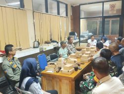 Bhabinkamtibmas Karang Anyar Hadiri Pertemuan FKDM dan 3 Pilar