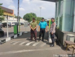 Butir Samapta Polsek Senen Patroli Kontrol Stasiun Senen Cegah Kriminalitas dan Kampenyekan Pilkada Damai