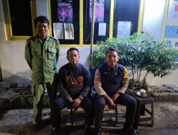 Patroli Malam hari Bhabinkamtibmas Gunung Sahari Utara Sambangi Pos Satkamling RW. 01