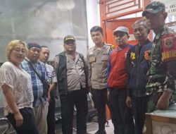 Patroli Malam Bhabinkamtibmas Kelurahan Kartini Berikan Himbauan Kamtibmas di Pos Satkamling RW 6