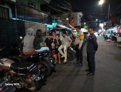 Cegah Potensi Tawuran Warga, Kapolsubsektor Kayu Awet, Imbau dan Bubarkan Anak-anak Remaja Kumpul-kumpul Larut Malam