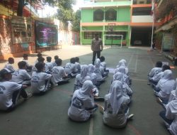 Deklarasi dan Penyuluhan Anti Tawuran Kanit Binmas Polsek Johar Baru Di SMP Negeri 156 Jakarta