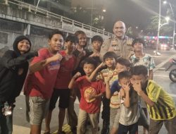 Cooling System Antisipasi Tawuran, Bhabinkamtibmas Kampung Bali Patroli Dialogis Malam Hari Poskamling RW 04