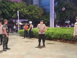 Cegah Timbulnya Tawuran Serta Membubarkan Remaja Depan Hotel Kempinsky Menteng
